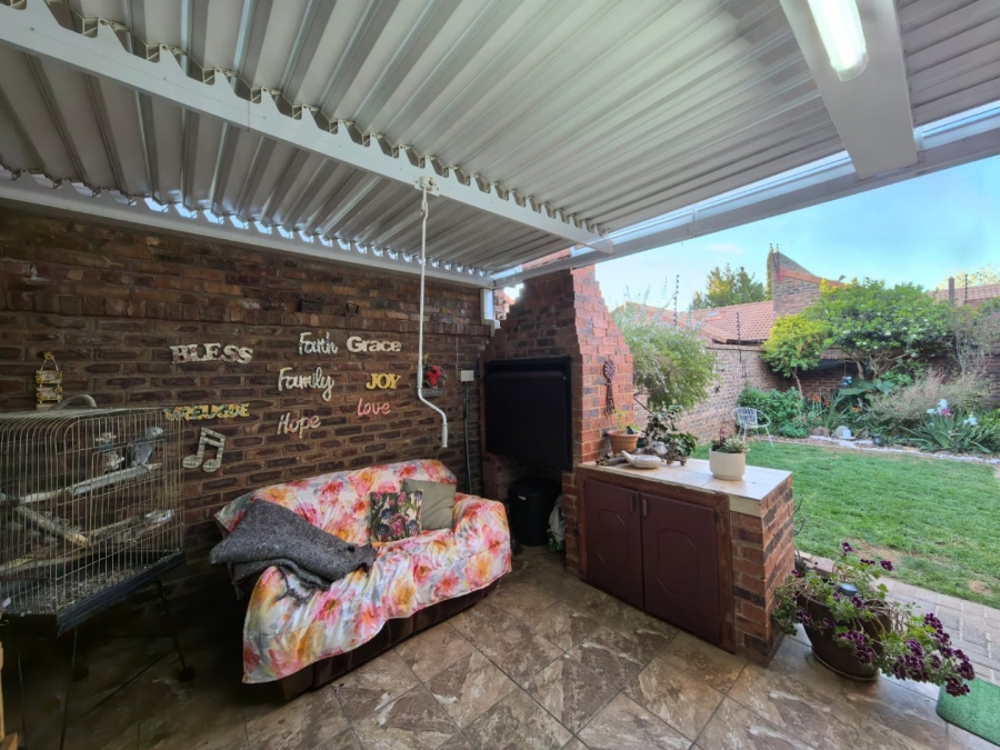 3 Bedroom Property for Sale in Rhodesdene Northern Cape